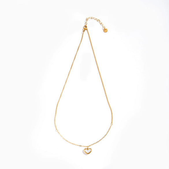 Titanium Steel Shell Love Heart Pendant Clavicle Chain With Electroplating For Women Light Luxury High End Niche Simple Cold Style All Match