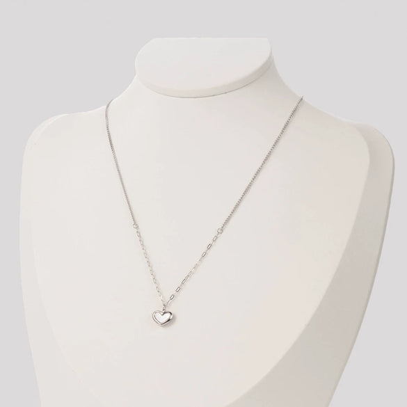 Titanium Steel Shell Love Heart Pendant Clavicle Chain With Electroplating For Women Light Luxury High End Niche Simple Cold Style All Match