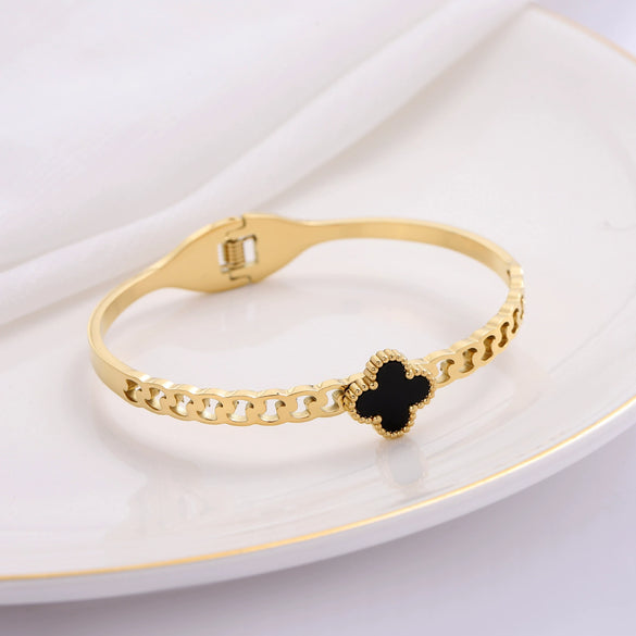 Titanium Steel Women's Bracelet With Lucky Four Leaf Clover Pattern Electroplated In Rose Gold Color Fashion Style