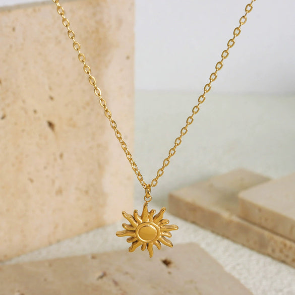 316L Stainless Steel Women's Clavicle Chain With Geometric Small Sun Pendant Electroplated Light Luxury Style