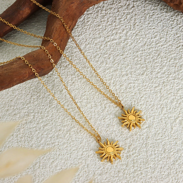 316L Stainless Steel Women's Clavicle Chain With Geometric Small Sun Pendant Electroplated Light Luxury Style