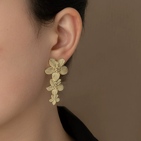 Titanium Steel Women's Flower Pendant Earrings Electroplated Simple Design