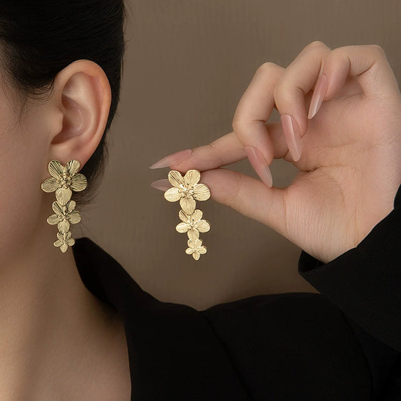 Titanium Steel Women's Flower Pendant Earrings Electroplated Simple Design