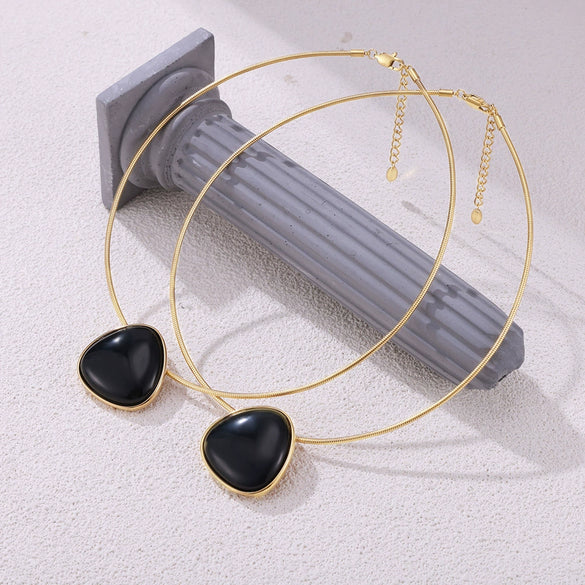 Titanium Steel Women's Geometric Black Onyx Inlaid Pendant Necklace With Electroplating Treatment