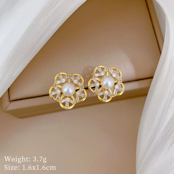 Titanium Steel Women's Light Luxury Geometric Hollow Five Leaf Flower Electroplated Necklace Earrings Set