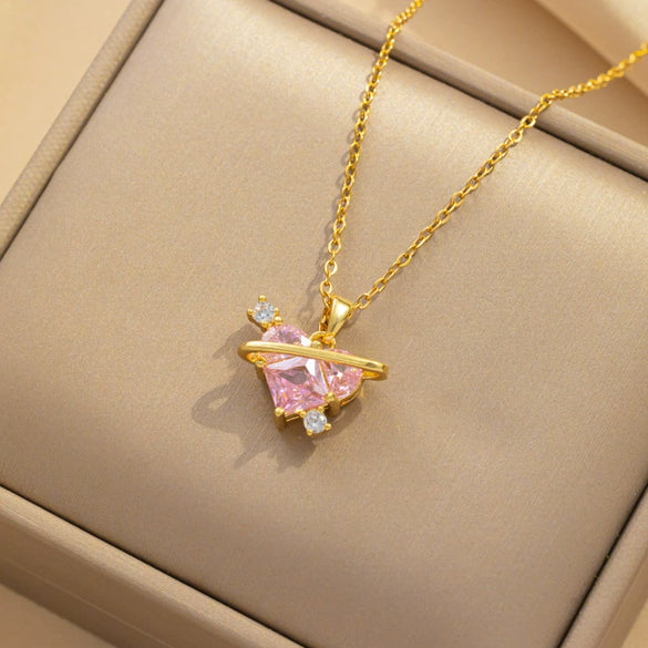 Titanium Steel Women's Light Luxury Heart Pendant Ochain Necklace With Diamond Design