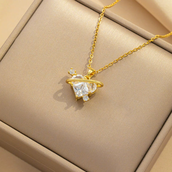 Titanium Steel Women's Light Luxury Heart Pendant Ochain Necklace With Diamond Design