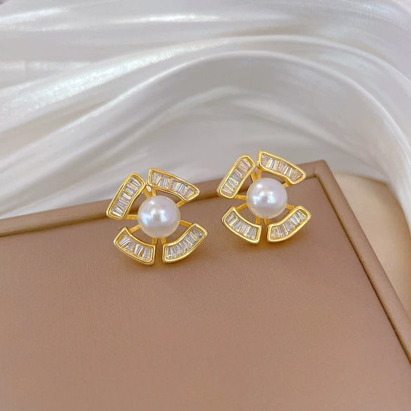 Titanium Steel Women's Light Luxury Necklace Earrings Set With Irregular Pearl And Geometric Pattern Electroplated