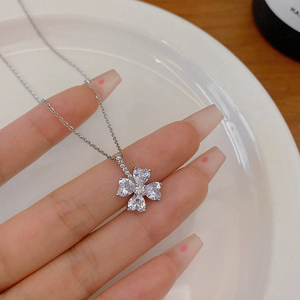 Titanium Steel Women's Light Luxury Niche Design Heart Shape Pendant Clavicle Chain Necklace With Electroplating