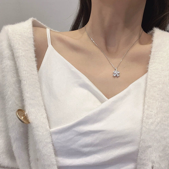 Titanium Steel Women's Light Luxury Niche Design Heart Shape Pendant Clavicle Chain Necklace With Electroplating