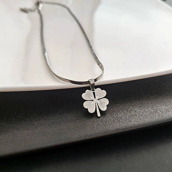 Titanium Steel Women's Lucky Grass Pendant Necklace With Geometric Pattern And Electroplating Treatment Light Luxury Style
