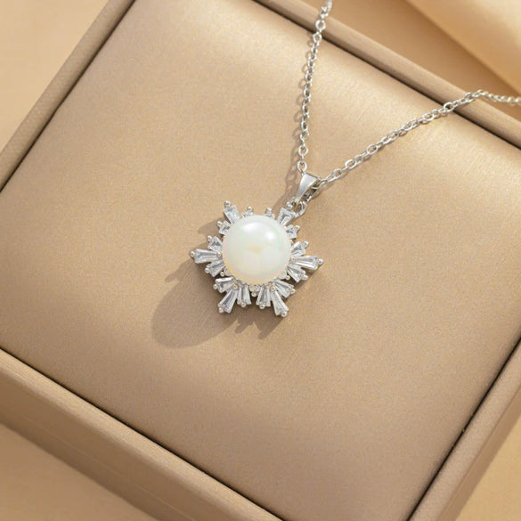 Titanium Steel Women's Necklace With Geometric Pattern Snowflake Pendant And Ochain 18K Gold Electroplated