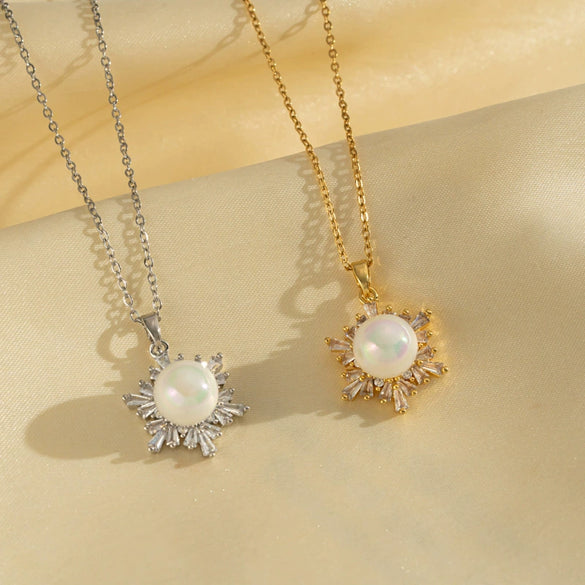 Titanium Steel Women's Necklace With Geometric Pattern Snowflake Pendant And Ochain 18K Gold Electroplated