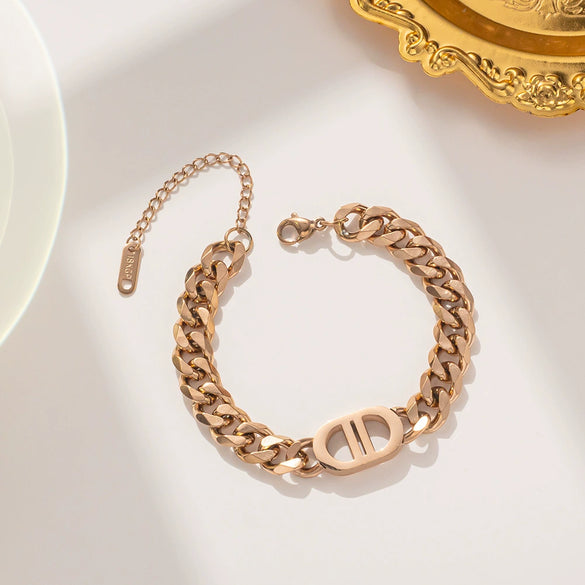 Titanium Steel Women's Summer Clavicle Chain With Hiphop Elegant Short Niche Design And Geometric Pattern Electroplated