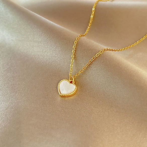 Trendy Fashion Retro Love Clavicle Chain Necklace For Women Titanium Steel Gold Inlaid Geometric Design