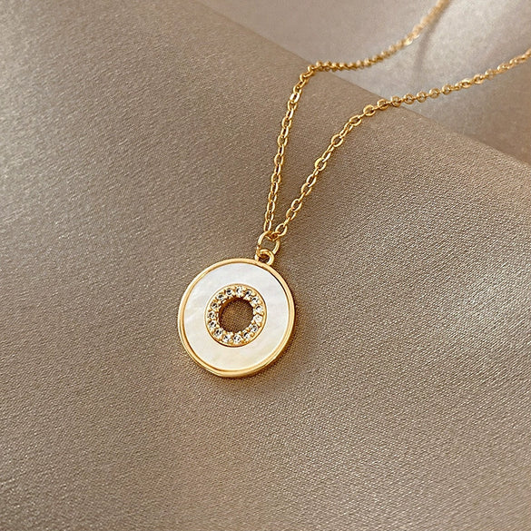 Trendy Fashion Retro Love Clavicle Chain Necklace For Women Titanium Steel Gold Inlaid Geometric Design
