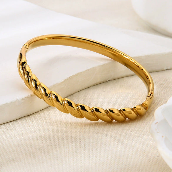 Trendy Geometric Stainless Steel Braided Clasp Bracelet 18K Gold Plated Waterproof Jewelry For Women
