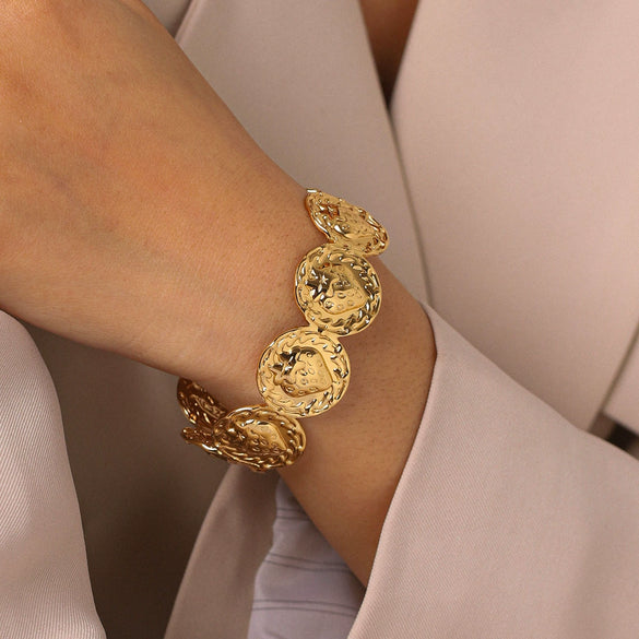 Trendy Versatile Design 18K Gold Electroplated Stainless Steel Round Strawberry Geometry Bracelet