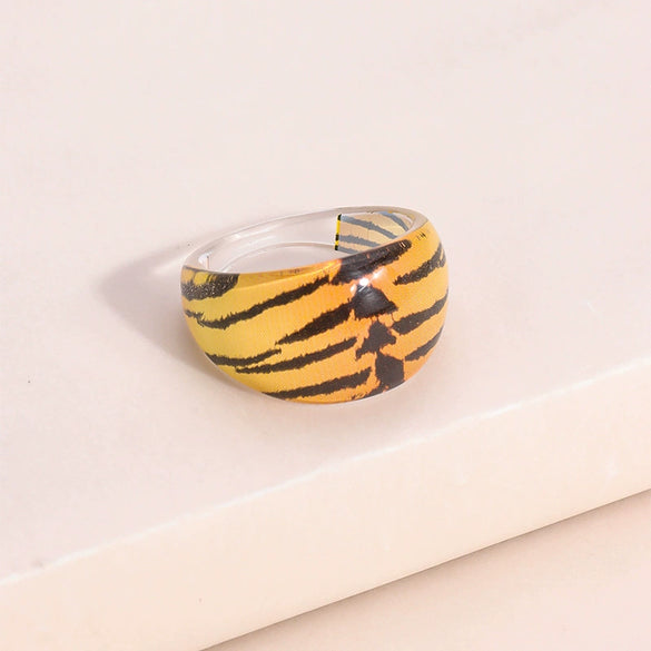 Unisex Acrylic Leopard Spot Statement Ring With Epoxy Resin Finish And Creative Chocolateinspired Design In A Light Luxury Style