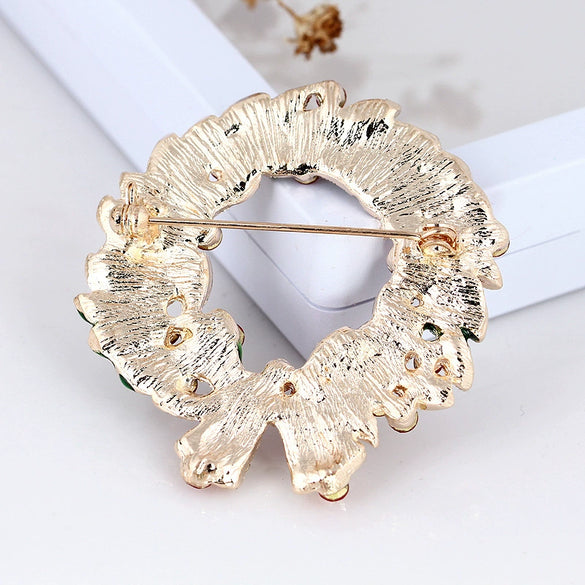 Unisex Alloy Floral Leaf Garland Brooch With Cartoon Inspired Diamond Embellishment And Festival Style Pin