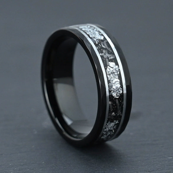 Unisex Black Hammered Tungsten Steel Ring With Imitation Meteorite Silver Foil Inlay Electroplated Minimalist Geometric Band