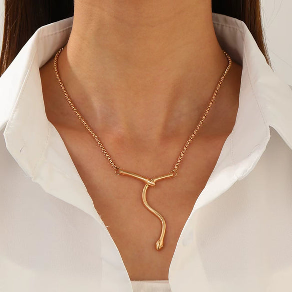 Unisex Zinc Alloy Animal Zodiac Snake Pendant Necklace With Electroplating And Regular Chain Ins Style Punk Hiphop Cold Style