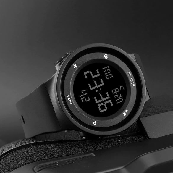 Versatile Luminous Sports Electronic Watch Alloy Case Silicone Strap Round Dial For Lovers