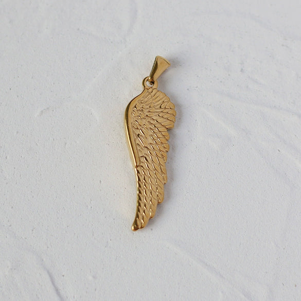 Versatile Pendant Necklace With Serpentine Rose Coin Melon Buckle Woolen Chain Titanium Steel 18K Gold Plated