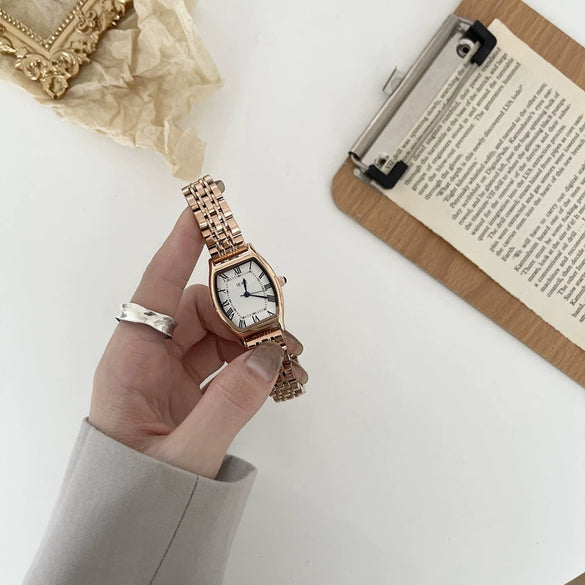 Vintage Barrel Women's Watch Alloy Material Leisure Style Steel Band
