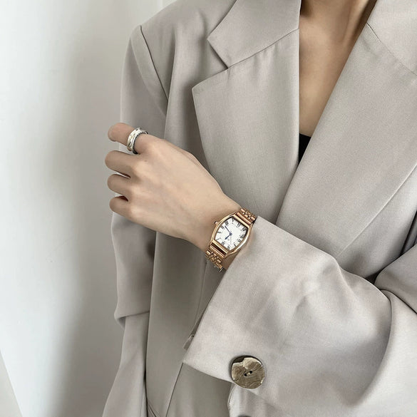 Vintage Barrel Women's Watch Alloy Material Leisure Style Steel Band
