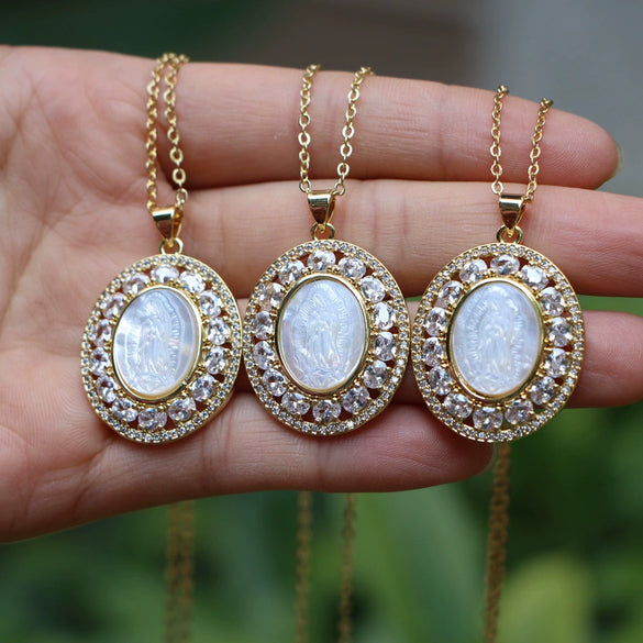 Vintage Copper Shell Oval Pendant Necklace With Mixed Gem Inlay And Water Wave Chain Fashion Religious Jewelry