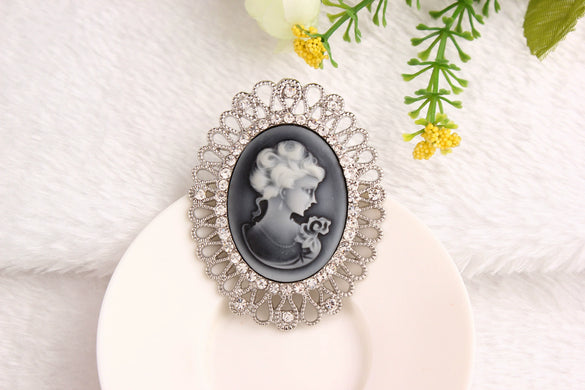 Vintage Fashion Ol Style Alloy Head Brooch Pin With Cartoon Characters Electroplated For Women