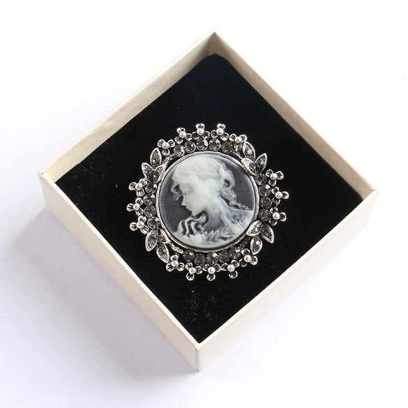 Vintage Fashion Ol Style Alloy Head Brooch Pin With Cartoon Characters Electroplated For Women