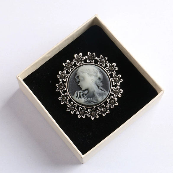 Vintage Fashion Ol Style Alloy Head Brooch Pin With Cartoon Characters Electroplated For Women
