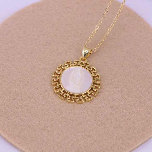 Vintage Geometric Shell Pendant Necklace With Micro Inlaid Zircon And Mixed Gem Inlay Water Wave Chain Religious Jewelry