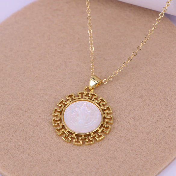 Vintage Geometric Shell Pendant Necklace With Micro Inlaid Zircon And Mixed Gem Inlay Water Wave Chain Religious Jewelry