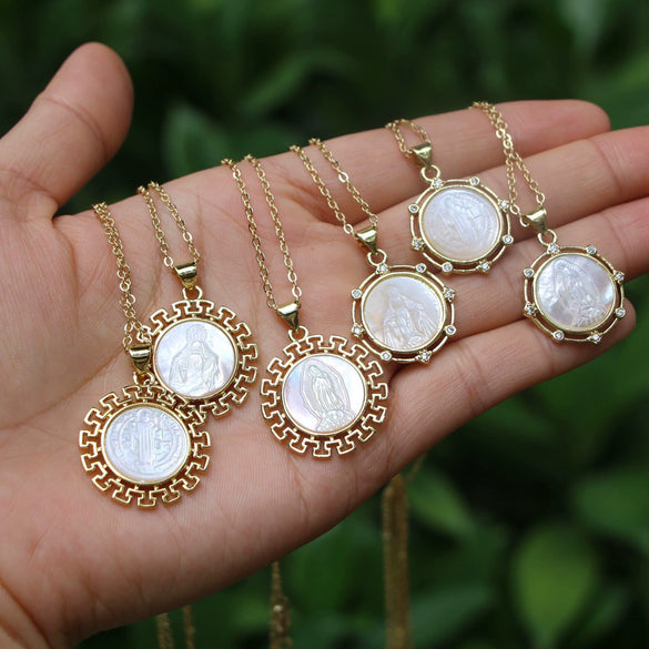 Vintage Geometric Shell Pendant Necklace With Micro Inlaid Zircon And Mixed Gem Inlay Water Wave Chain Religious Jewelry