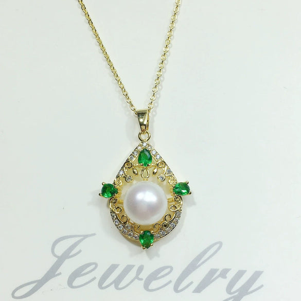 Vintage Green Freshwater Pearl Pendant Necklace Copper Material Flat Round And Bun Round Shape