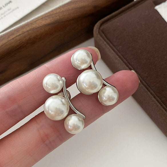 Vintage Imitation Pearl Earrings With U Shape And Geometric Pattern Electroplated Light Luxury For Women