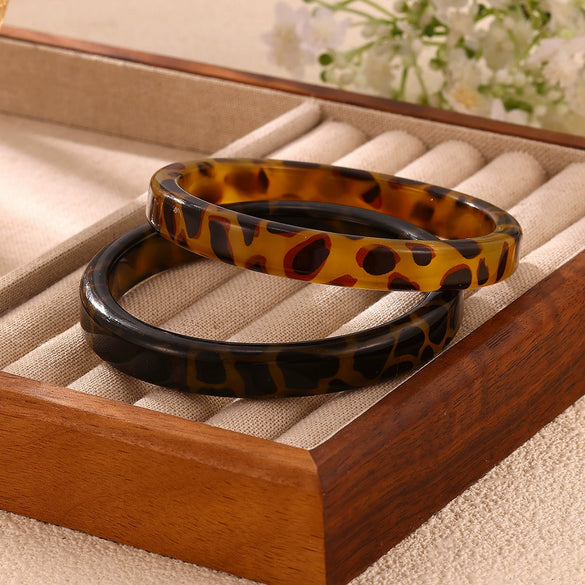Vintage Leopard Print Resin Bracelet For Women With Delicate Tortoiseshell Pattern And Elegant Simple Statement Style