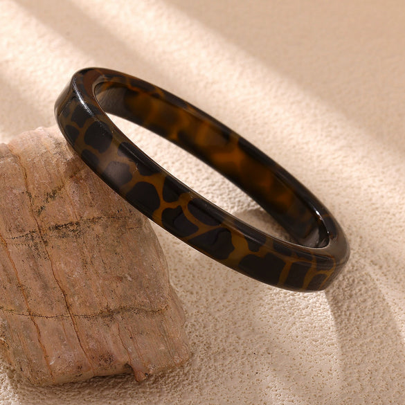 Vintage Leopard Print Resin Bracelet For Women With Delicate Tortoiseshell Pattern And Elegant Simple Statement Style
