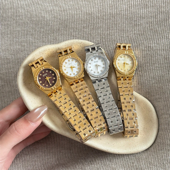 Vintage Style Round Diamond Dial Quartz Watch For Women With Stainless Steel Case And Buckle