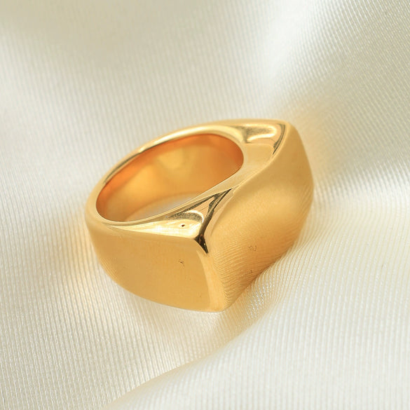 Vintage Style Thick Stainless Steel Ring With Wavy Quadrilateral Geometric Design Goldplated Women's Jewelry