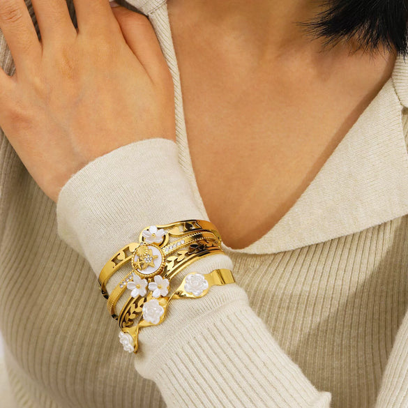 Wholesale Accessories Gold Plated Stainless Steel With Flower Elements Fashion Niche Design