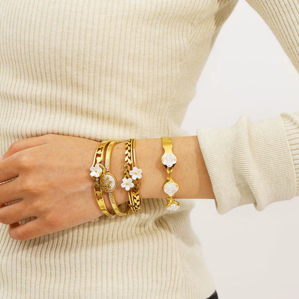 Wholesale Accessories Gold Plated Stainless Steel With Flower Elements Fashion Niche Design