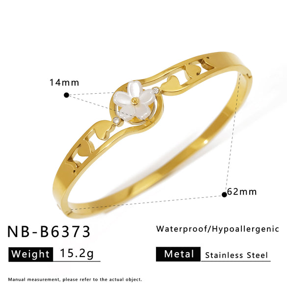 Wholesale Accessories Gold Plated Stainless Steel With Flower Elements Fashion Niche Design