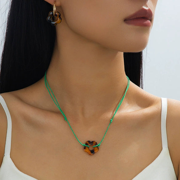 Wholesale Acrylic And Alloy Geometric Flower Electroplated Adjustable Necklace For Women Student Accessories