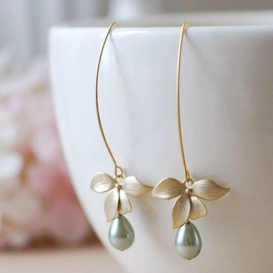 Wholesale Alloy And Pearl Drop Shape Bow Leaf Earrings With Electroplating Jewelry