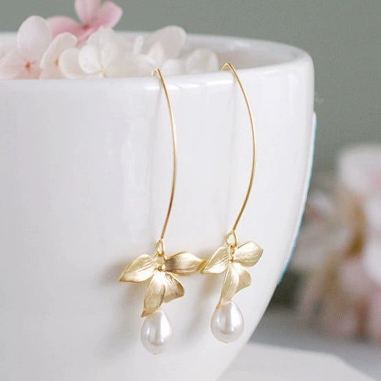 Wholesale Alloy And Pearl Drop Shape Bow Leaf Earrings With Electroplating Jewelry