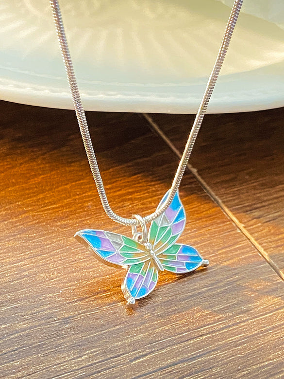 Wholesale Alloy Animal And Zodiac Pattern Butterfly Pendant Necklace With Snake Bone Chain And Electroplating